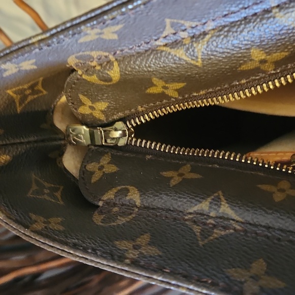 LV brown Luco Monogram tote - Picture 7 of 14